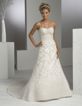 Kathryn La Croix - stunning, lace wedding dress, style 6847