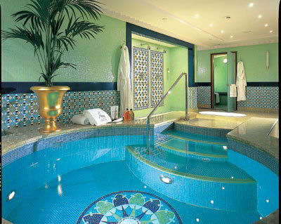 http://www.marshu.com/images-website/collection-architecture/burj-al-arab-hotel-emirates/burj-al-arab-dubai-hotel-sail-arab-emirates-spa-pool.jpg