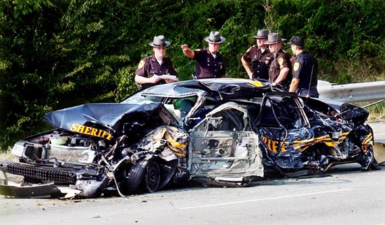 cop-police-car-cruiser-crashed-totalled-dead.jpg